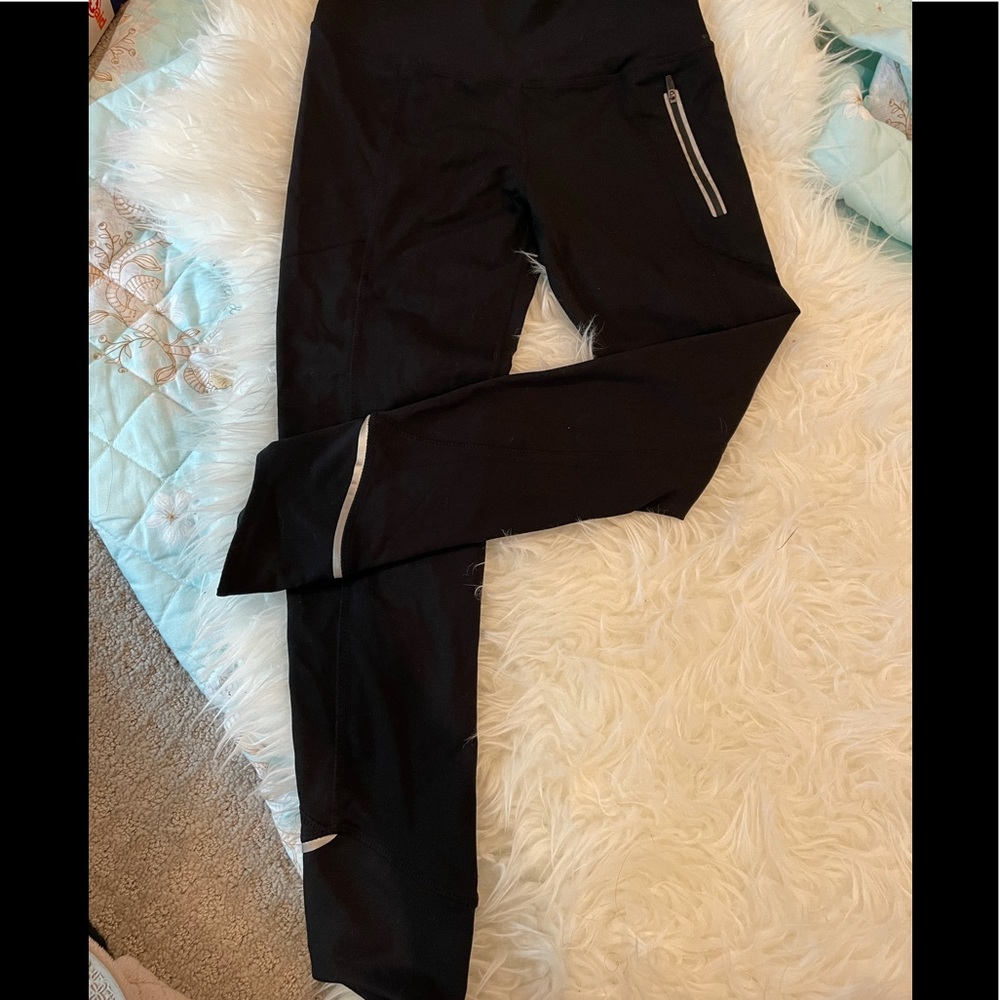 Yoga pants with side pockets